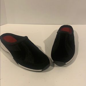 NWOT Woman’s cloudwalkers